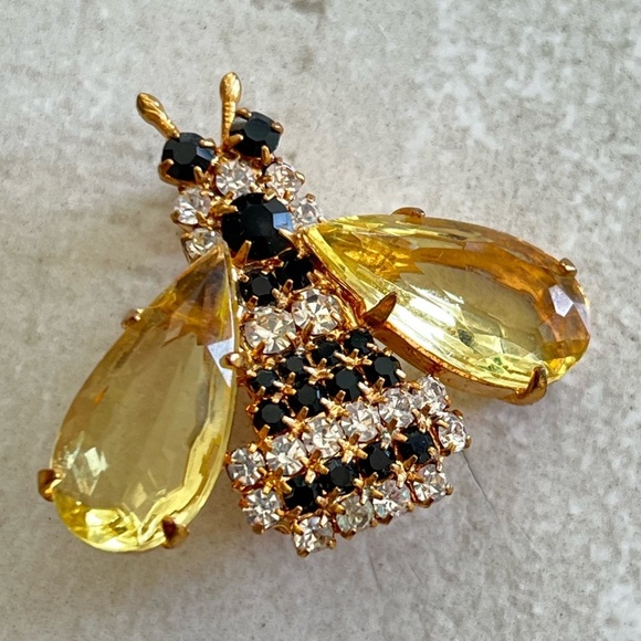 Source Unknown Jewelry - Bumble Bee Brooch with Colorful White, Yellow and Black Rhinestone w Gold